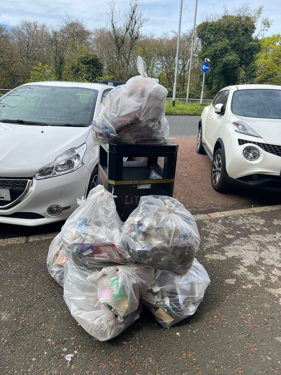 Sally was out with her Aigburth Vale wombles group 

7 bags of litter removed from the vale

#pennylanewombles #litterpicking #sustainable #gogreen #savetheplanet #beatles #pennylane #thebeatles #liverpool #keepbritaintidy #litter