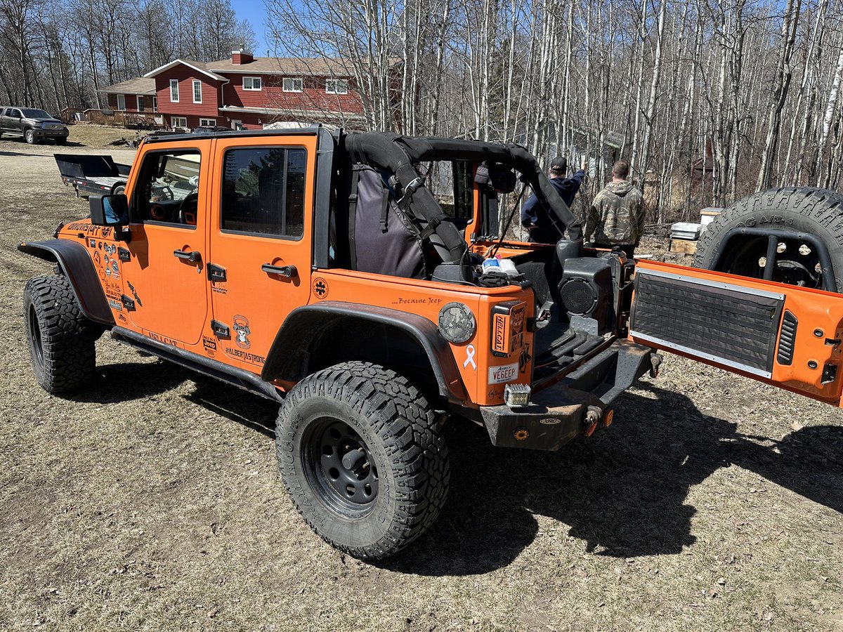 It’s the most wonderful day of the year! 🧡☺️ Beginning of soft-top season!! #jeep #itsajeepthing