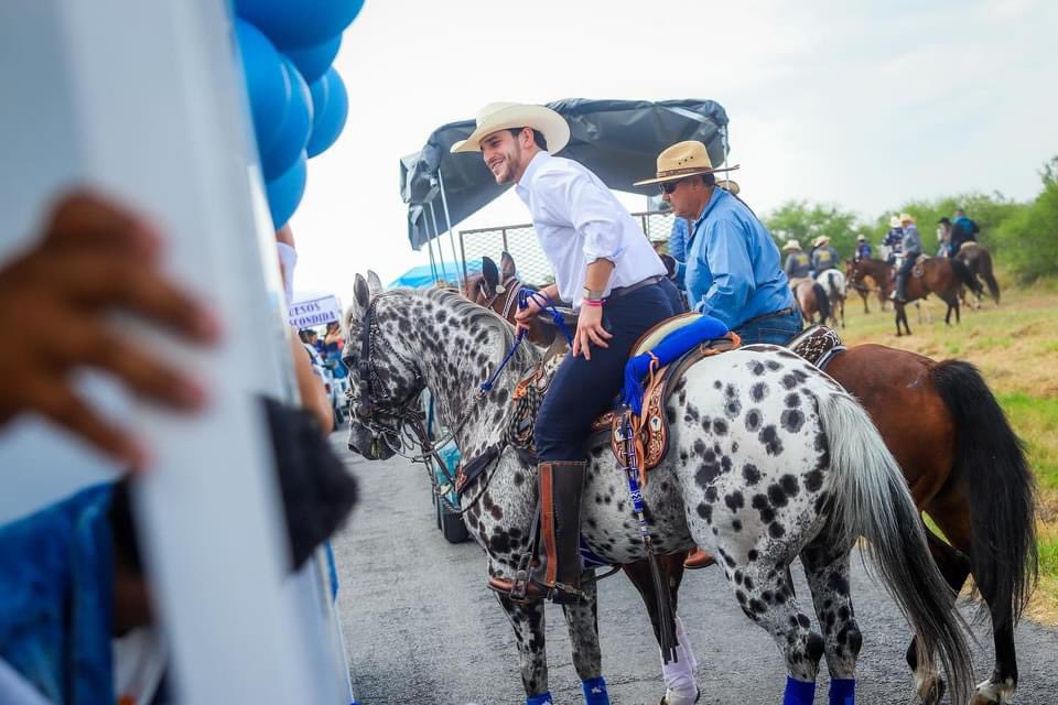 🐎Celebrando los 442 años de la fundación de 𝗖𝗘𝗥𝗥𝗔𝗟𝗩𝗢, Nuevo León! Un gustazo saludarlos 💪🏻! #PL