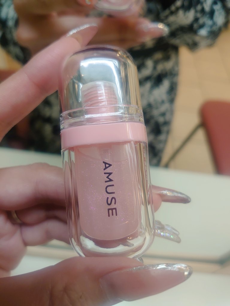 AMUSE　リッププランパー
ダイヤモンドグリッター入りで
ちゅるん感がたまらない🥺♡刺激が少ないしデイリー使いに活躍しそう💕
#コスメ購入品
#アミューズ
#リッププランパー