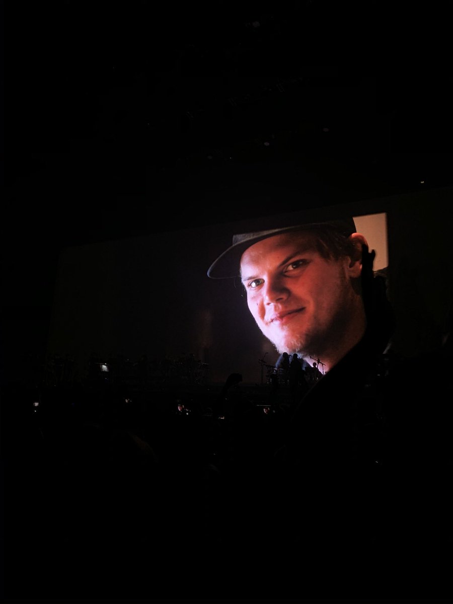 hide929's tweet photo. も��6年か。。
#avicii https://t.co/u21MFiREDo