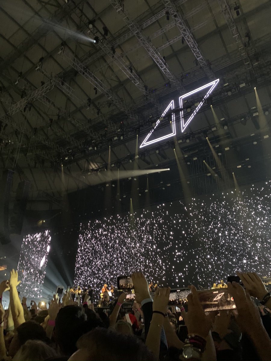 hide929's tweet photo. も��6年か。。
#avicii https://t.co/u21MFiREDo