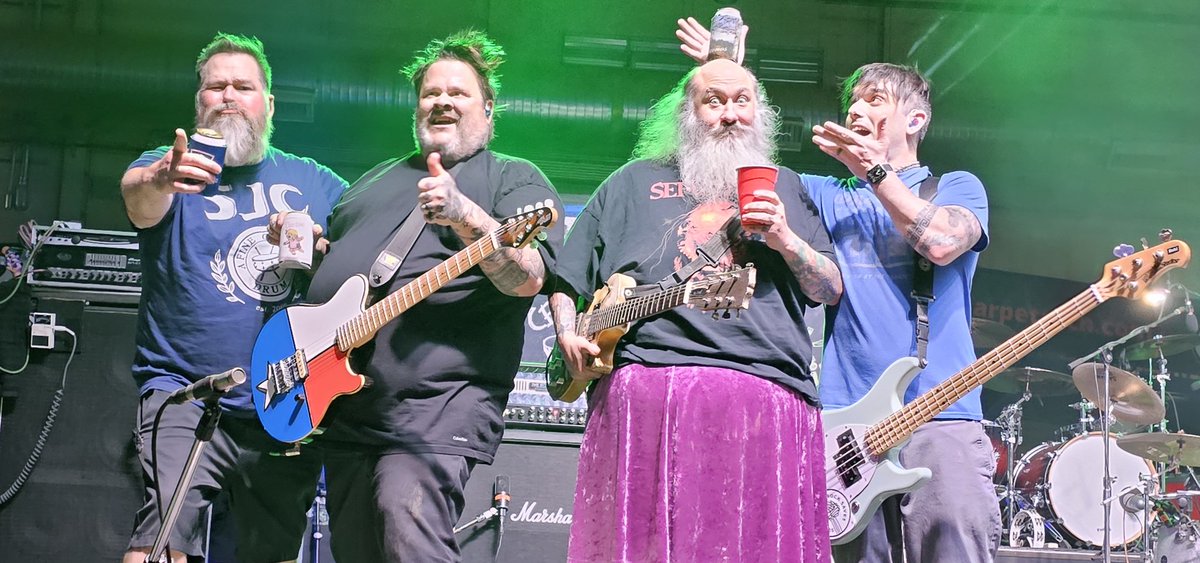 bigolepig's tweet photo. Oddest @bfsrocks concert ever in my hometown.  Sure am glad I got the fuck outta my hometown. https://t.co/lclXXxJ6RQ