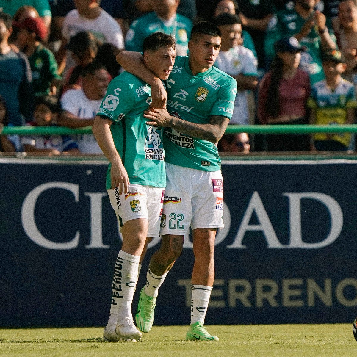 clubleonfc's tweet photo. #J16 I #LEOvsMTY

⏰45

¡Se juega la segunda parte! ¡Daleeeee!

🦁1-0🔵 https://t.co/3ossh7OInv