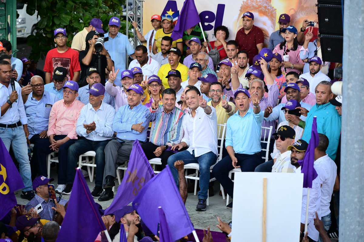 AbelMartinezD's tweet photo. ¡Estoy muy feliz por el gran cariño y el apoyo que recibo en mis recorridos por todo el país! 💜

La Vega, muchísimas gracias. Realizaremos el mejor gobierno que República Dominicana haya visto. ⭐️

#FuturoSeguro #AbelPresidente https://t.co/7zzXahABli