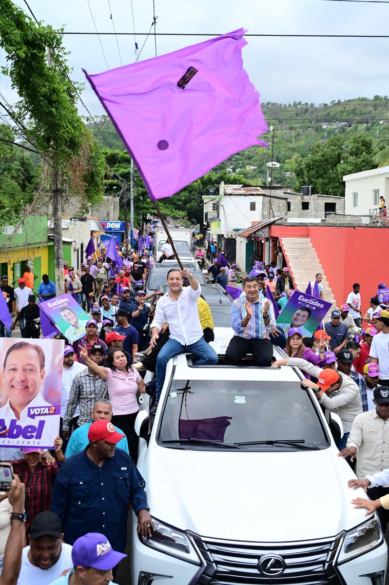 AbelMartinezD's tweet photo. ¡Estoy muy feliz por el gran cariño y el apoyo que recibo en mis recorridos por todo el país! 💜

La Vega, muchísimas gracias. Realizaremos el mejor gobierno que República Dominicana haya visto. ⭐️

#FuturoSeguro #AbelPresidente https://t.co/7zzXahABli