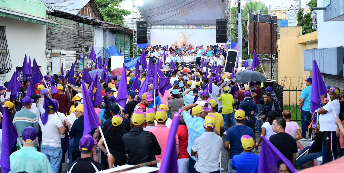 AbelMartinezD's tweet photo. ¡Estoy muy feliz por el gran cariño y el apoyo que recibo en mis recorridos por todo el país! 💜

La Vega, muchísimas gracias. Realizaremos el mejor gobierno que República Dominicana haya visto. ⭐️

#FuturoSeguro #AbelPresidente https://t.co/7zzXahABli