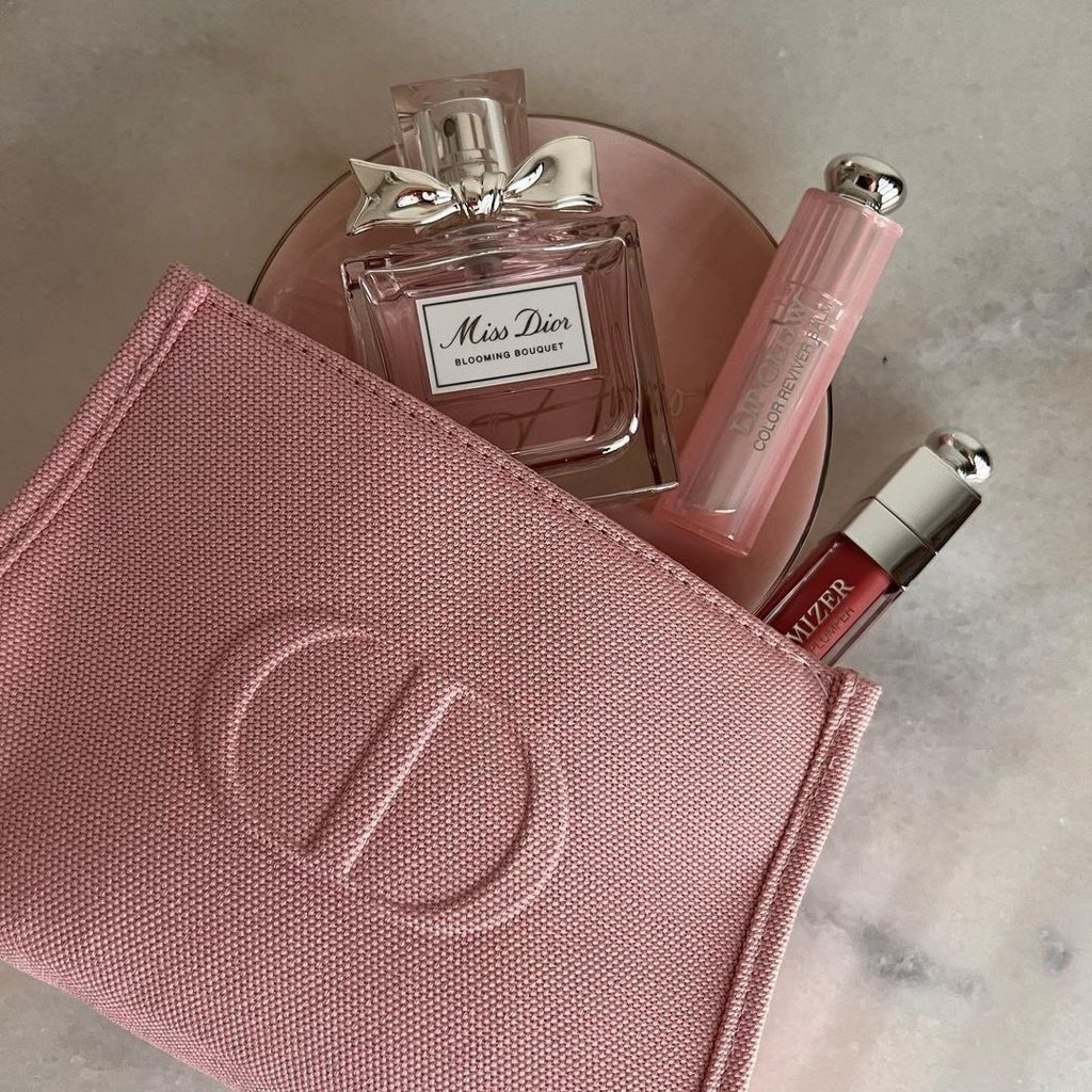 Lvspink0's tweet photo. 𝓁𝒶𝒹𝓎 𝒟𝒾𝑜𝓇 https://t.co/C7gWndhbhG