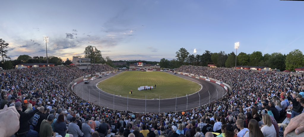 House is looking good on opening night at @BGSRacing 👌