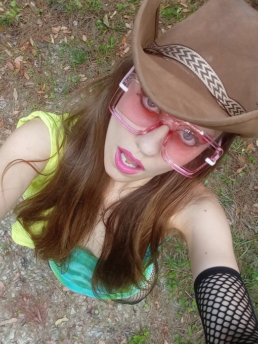 I hope everyone is having a HOt and chill day like I am... sure the hell getting the elevated vibes https://t<a href="/tag/bicycleday"class="tags"><span>#bicycleday</span></a><a href="/tag/ifbsw"class="tags"><span>#ifbsw</span></a>