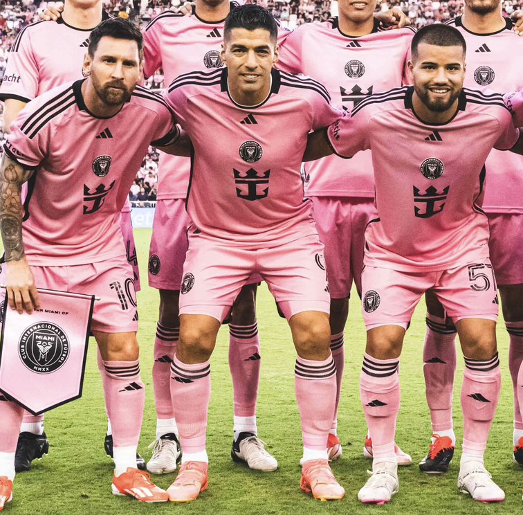 la12tuittera's tweet photo. 👀📸Título para la foto:
  ________________ https://t.co/8wRQUfXvC0