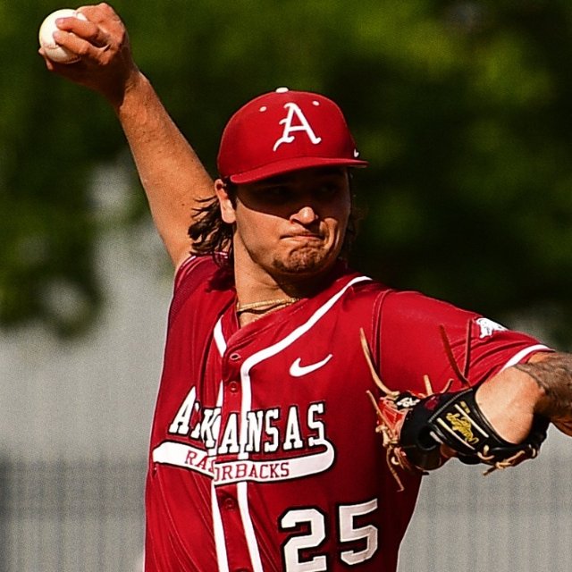 The Razorbacks took the weekend series over the South Carolina Gamecocks on Saturday evening in the second game of the doubleheader in Founders Park with a dominating victory, 9-6. #WPS #Arkansas #Razorbacks (FREE): 247sports.com/college/arkans…