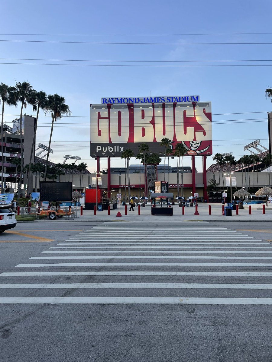 bkonhoops's tweet image. Little Road Trip to see 🐐🐐

Kenny on in about an hr. 
Zach Brown warming us up. Good video clips

#noshoesnation #islandboy #wedo #floridavibes

🚫👟🌴🩴