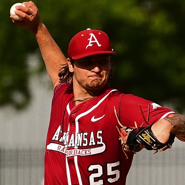 The Razorbacks took the weekend series over the South Carolina Gamecocks on Saturday evening in the second game of the doubleheader in Founders Park with a dominating victory, 9-6. #WPS #Arkansas #Razorbacks (FREE): 247sports.com/college/arkans…