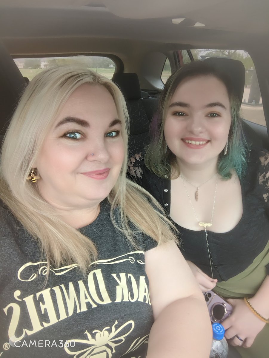 griaane's tweet photo. Out with my mini me Ivory to watch Sara's first college musical show. Enjoying life to the fullest! #enjoyinglife #FamilyTime #WSU #debutshow https://t.co/MOLgKIVnsl
