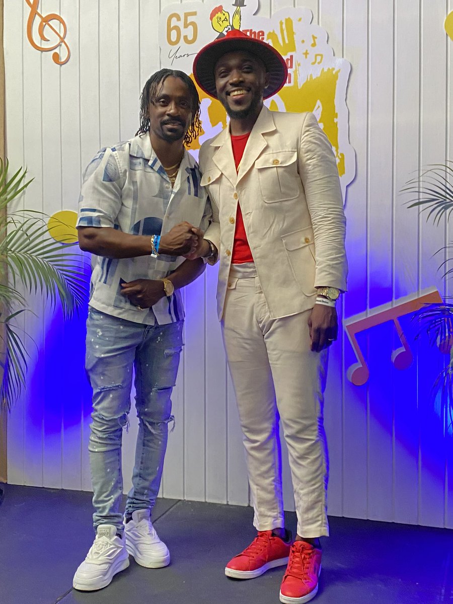 NationwideRadio's tweet image. @kevinDownswell and Chris Martin pose for photos at the 2024 #funintheson concert