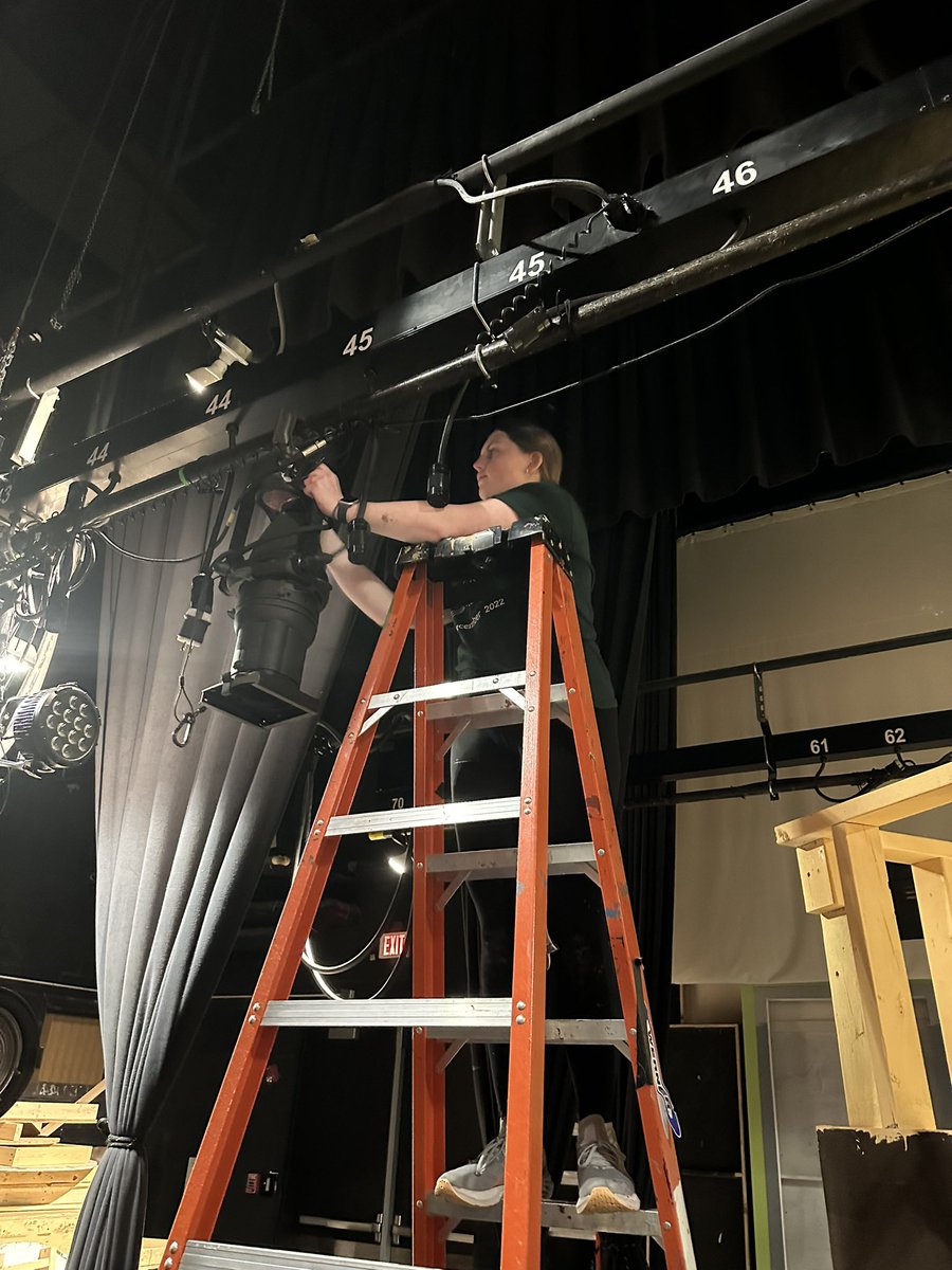 rmhselectrics's tweet photo. LIGHT HANG UPDATE!! We have everything hung!! A great, productive day today with only focusing left for our show in 2 weeks!! #swingawrench #twelfthnight 🏴‍☠️🌊🦀🏝️⚓️ https://t.co/ysPuGXNsSs