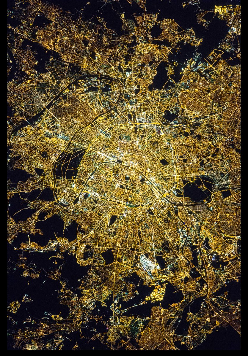 I’m gonna say good night with this wonderful photo of Paris at night from the space station. It’s amazing the things we humans can do with our technology.. it’s equally depressing the things we can’t do because of our politics. Talk tomorrow.? Big Love, 💙