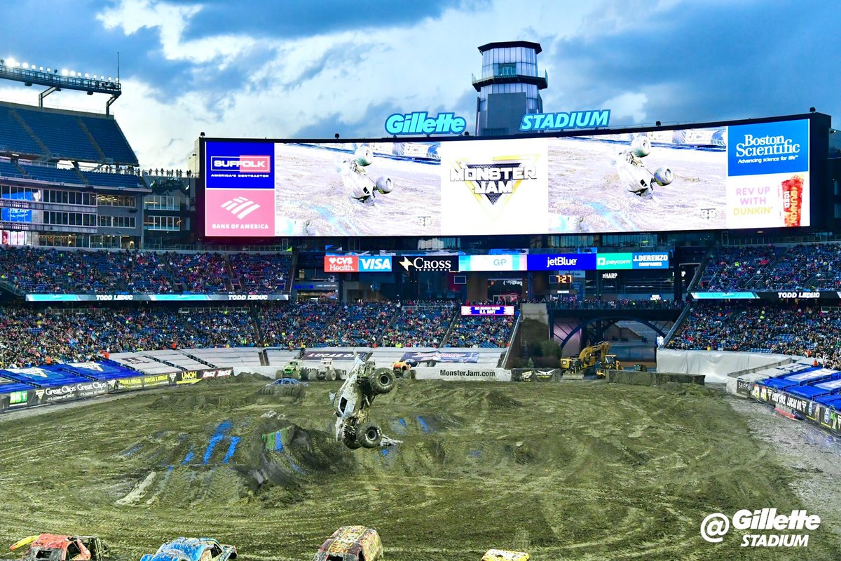 An EPIC night with @MonsterJam! 🤩