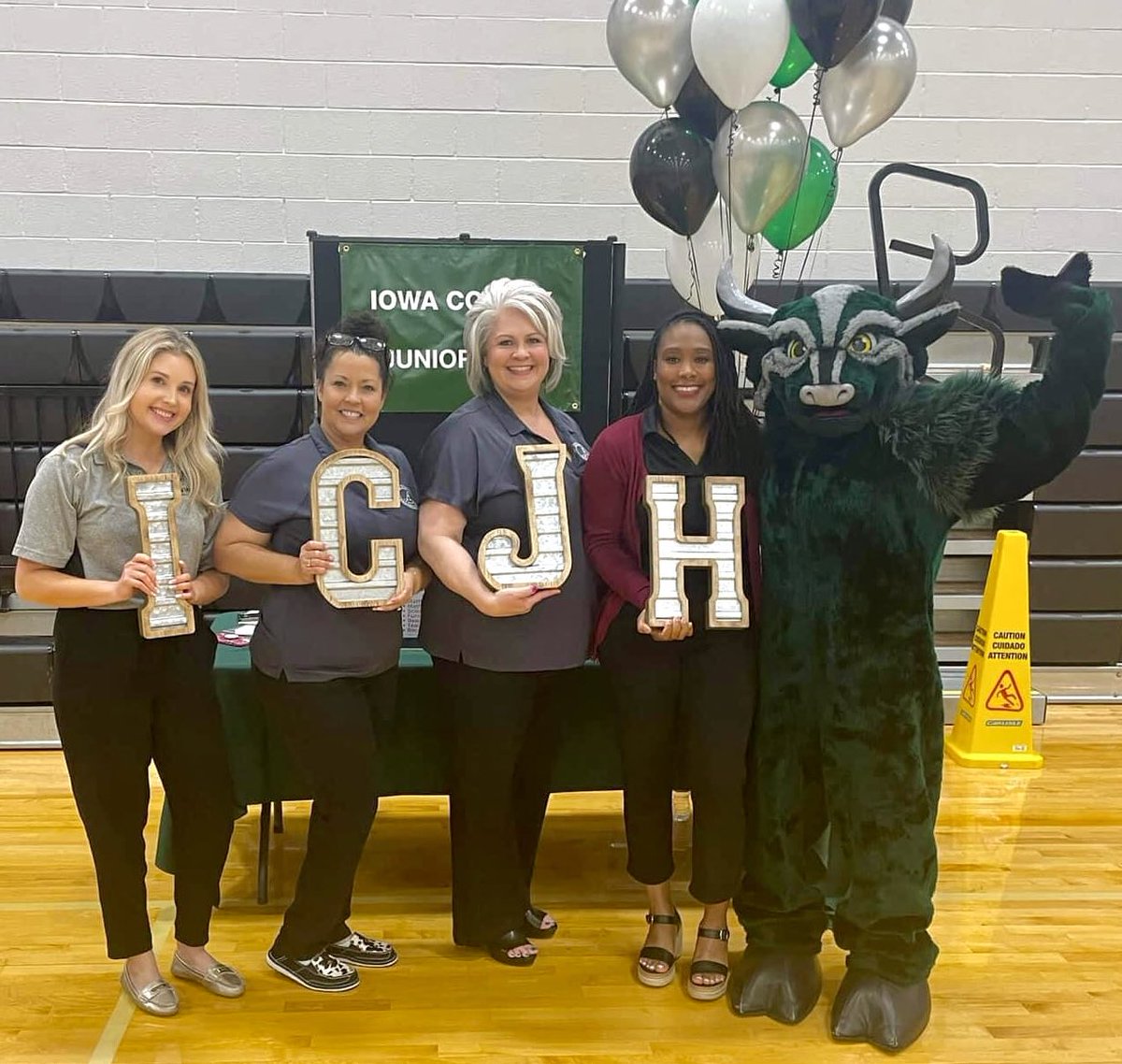 Couldn’t pass up the chance to take a photo with the <a href="/AlvinISD/">Alvin ISD</a> high school mascots at the job fair today! Met lots of great people, including the <a href="/IowaColonyJH/">Iowa Colony Jr High</a> Instructional Coaches! 💚