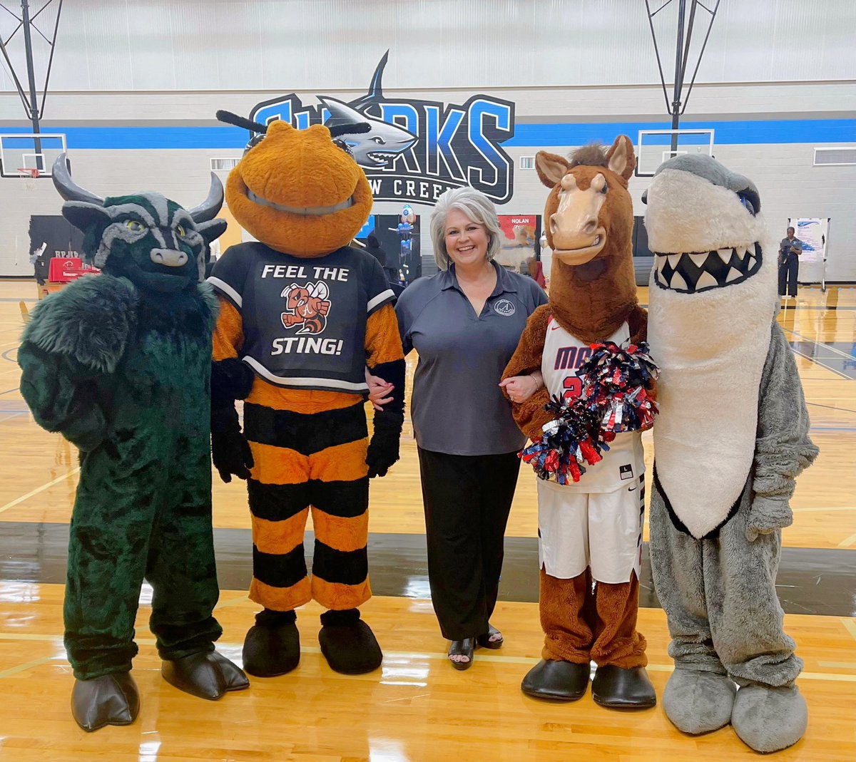 CBarajasICJH's tweet photo. Couldn’t pass up the chance to take a photo with the @AlvinISD high school mascots at the job fair today! Met lots of great people, including the @IowaColonyJH Instructional Coaches! 💚 https://t.co/j9legceBnp