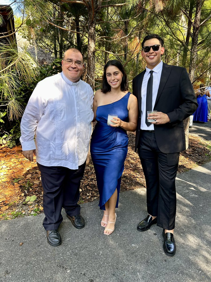 mikejcalderin's tweet photo. 04-20-24: Franklin and Lauren at The Barn 305! #perfection #greatcoupletowed #dynamicduo #TheLeadingCauseOfMarriage #mjcalderincap #michaeljcalderin #VowMaster #bestweddingofficiants #weddingchaplain #firefamily #leofamily https://t.co/zzWzq9I5Oi