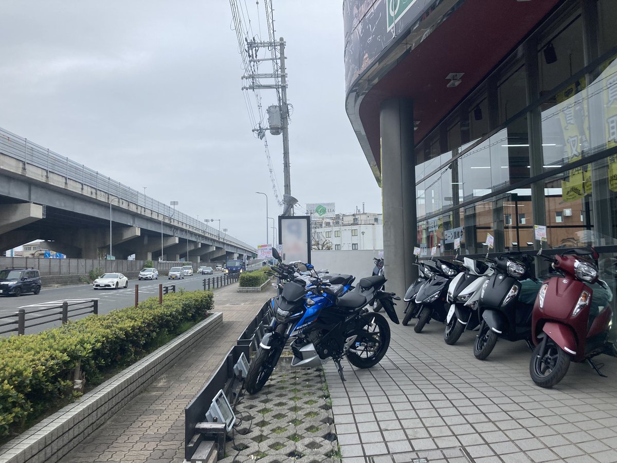 おはようございます！
今日はあいにくの雨ですが☂️🐌
そんな日は
 #ファーストオート中環平野支店 へ
お客様のご来店お待ちしております🙇‍♀️

#SUZUKI #YAMAHA #バイク好きと繋がりたい #バイク男子 #バイク女子 #YZFR25 #MT25 #GSX8R #Hayabusa #セール中 #ツーリング