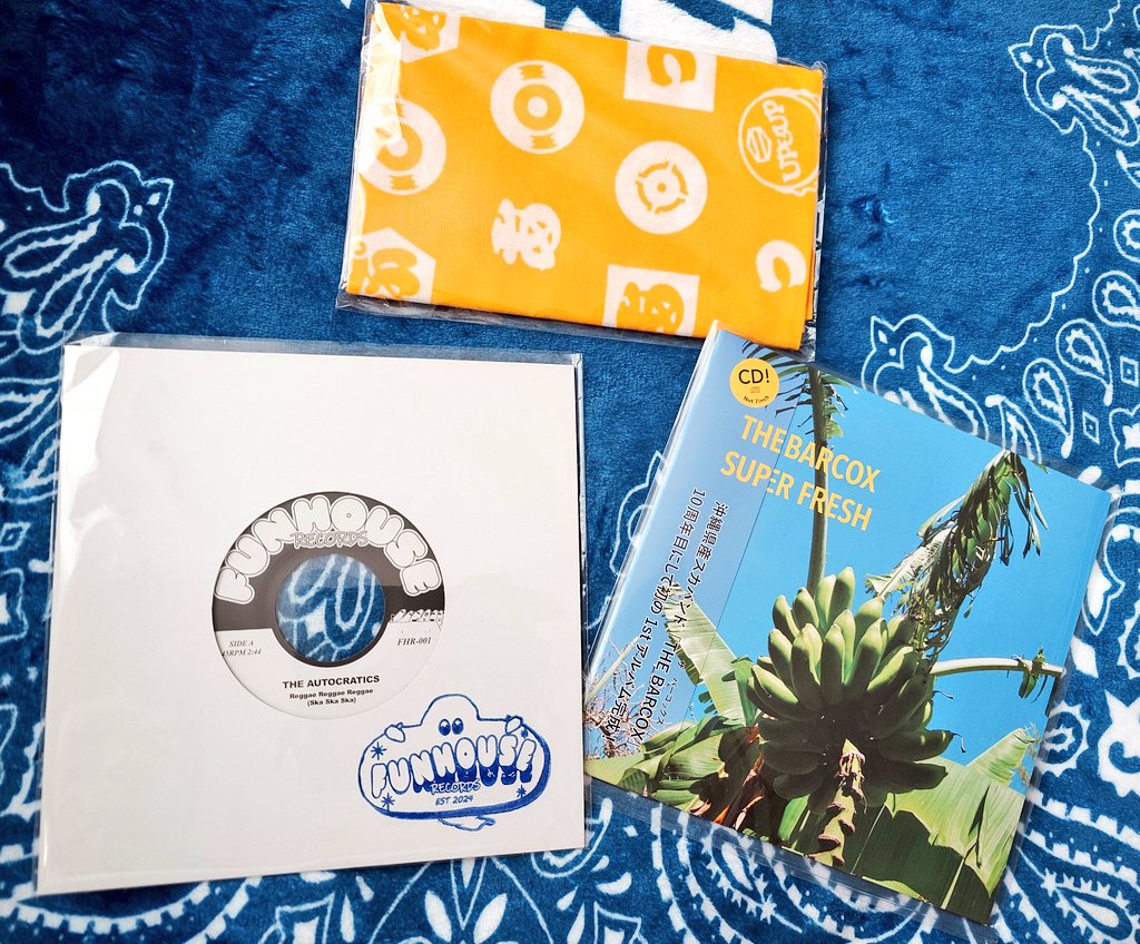 昨日買いたかったもの､買えた｡ オークラの7inch BARCOXのCD そしてUP&UPの手ぬぐい｡ 聴くし使う〜🎵 ヽ(´▽｀)/