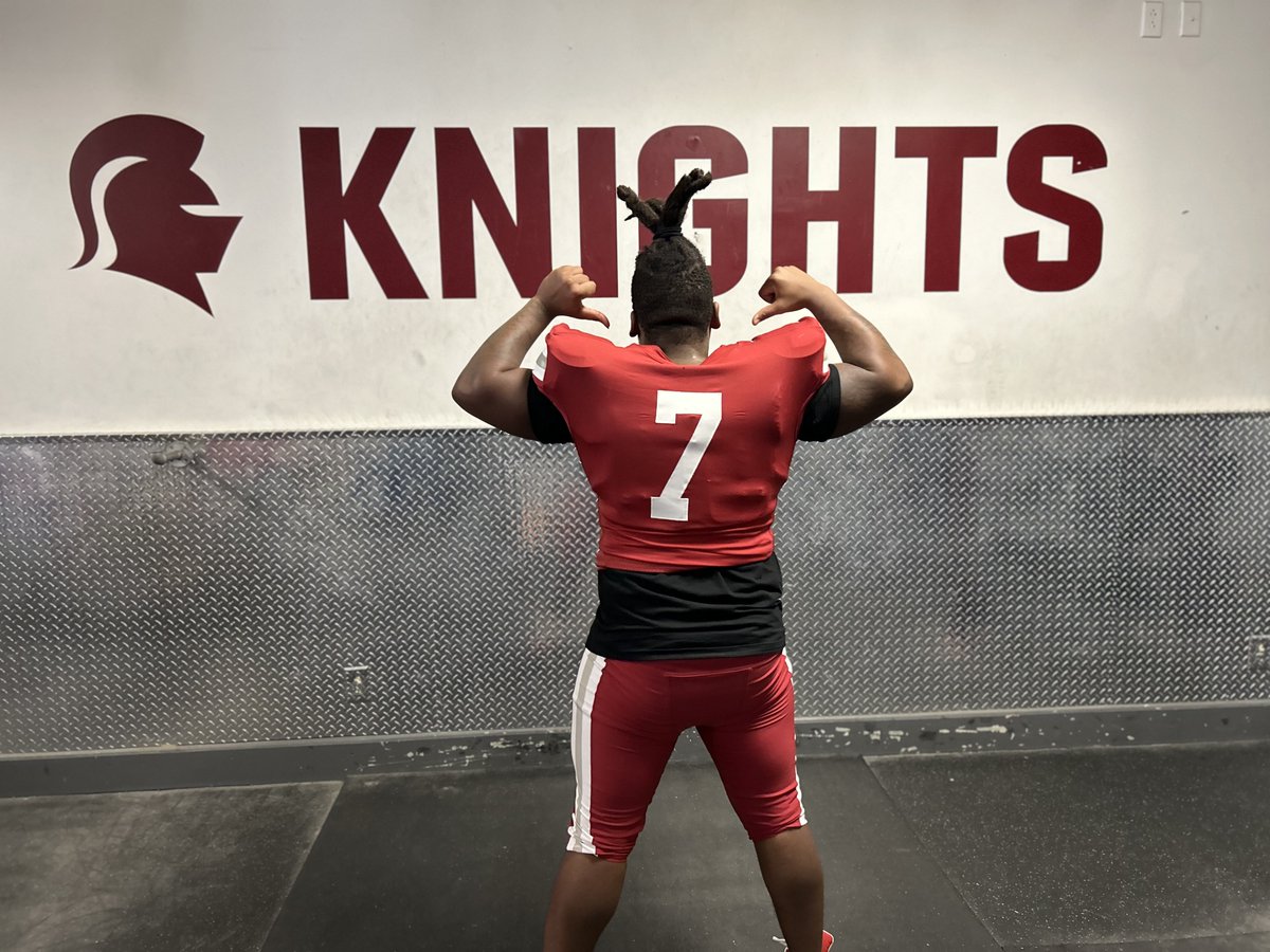 Beautiful School, great coaching staff, amazing players!! The love and energy really showed when I went on this visit thank you again coaches had a great time. #GoKnights @coachbillynixon @CoachMJMurdoch 
@CoachNLeftwich