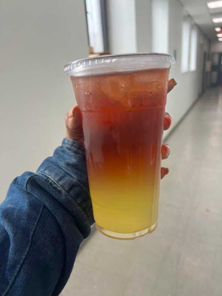 BLaze4490's tweet photo. Lemonade ice tea mix is what we call it in my city what do you call it in your city/state ?? https://t.co/5uegMIT2U1