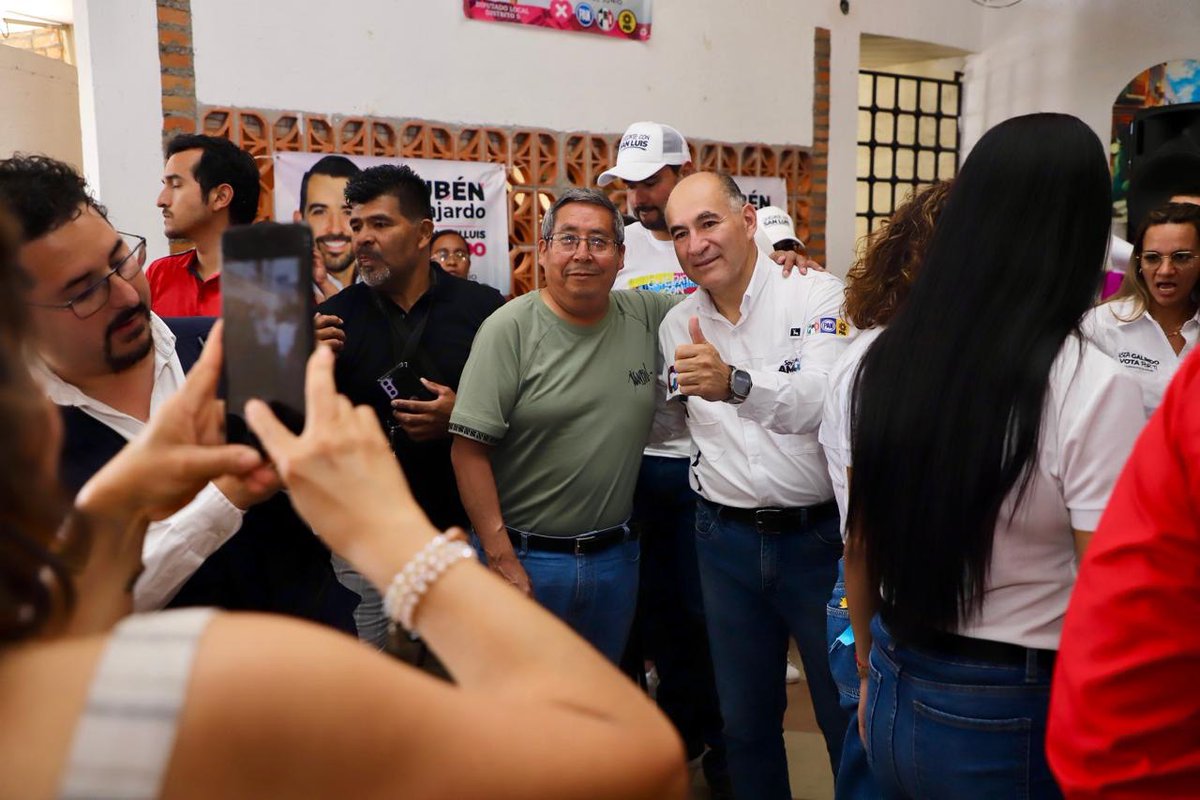 Así se llevó a cabo el arranque de campaña del candidato a la diputación local por el distrito 5 de San Luis Capital, @RubenGuajardoB, un joven que quiere y trabajará para que tu familia tenga un futuro más justo y próspero. #QuédateConSanLuis