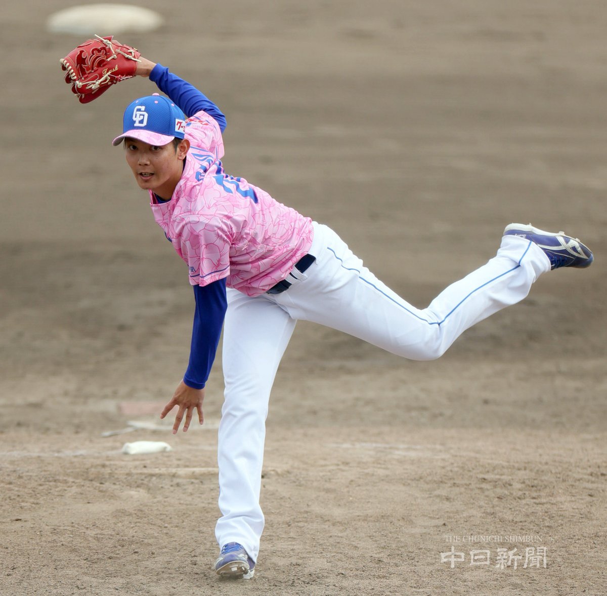 【ドラゴンズ】
岡田投手は復帰登板５球で今季初セーブを挙げました！
#岡田俊哉 #ドラゴンズ #中日新聞 #中日スポーツ