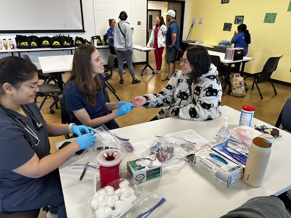 Great #WalkWithADoc this morning <a href="/RiseLvt/">LVTRise</a> 🤩 mini health fair today indoors to stay out of rain! Come #walk with us next month May 18th!
#wwad #TCOM