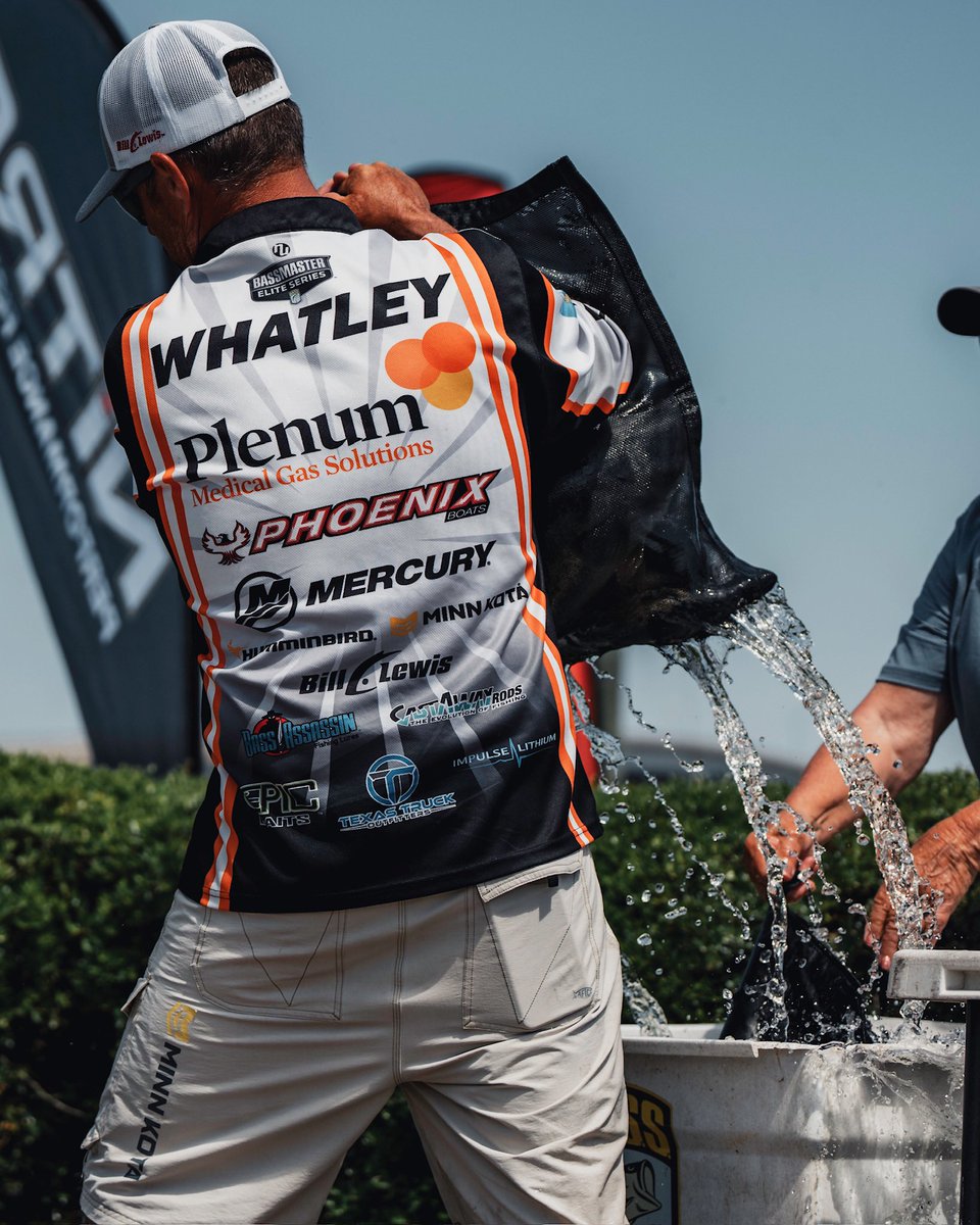 Humminbird pro Brad Whatley dropped a MEGA Bag (31lbs 4oz) on the scales today at the St. John’s River @bassmaster Elite event! 👀 #Humminbird #HumminbirdPro #Bassmaster #BassFishing @MinnKotaMotors