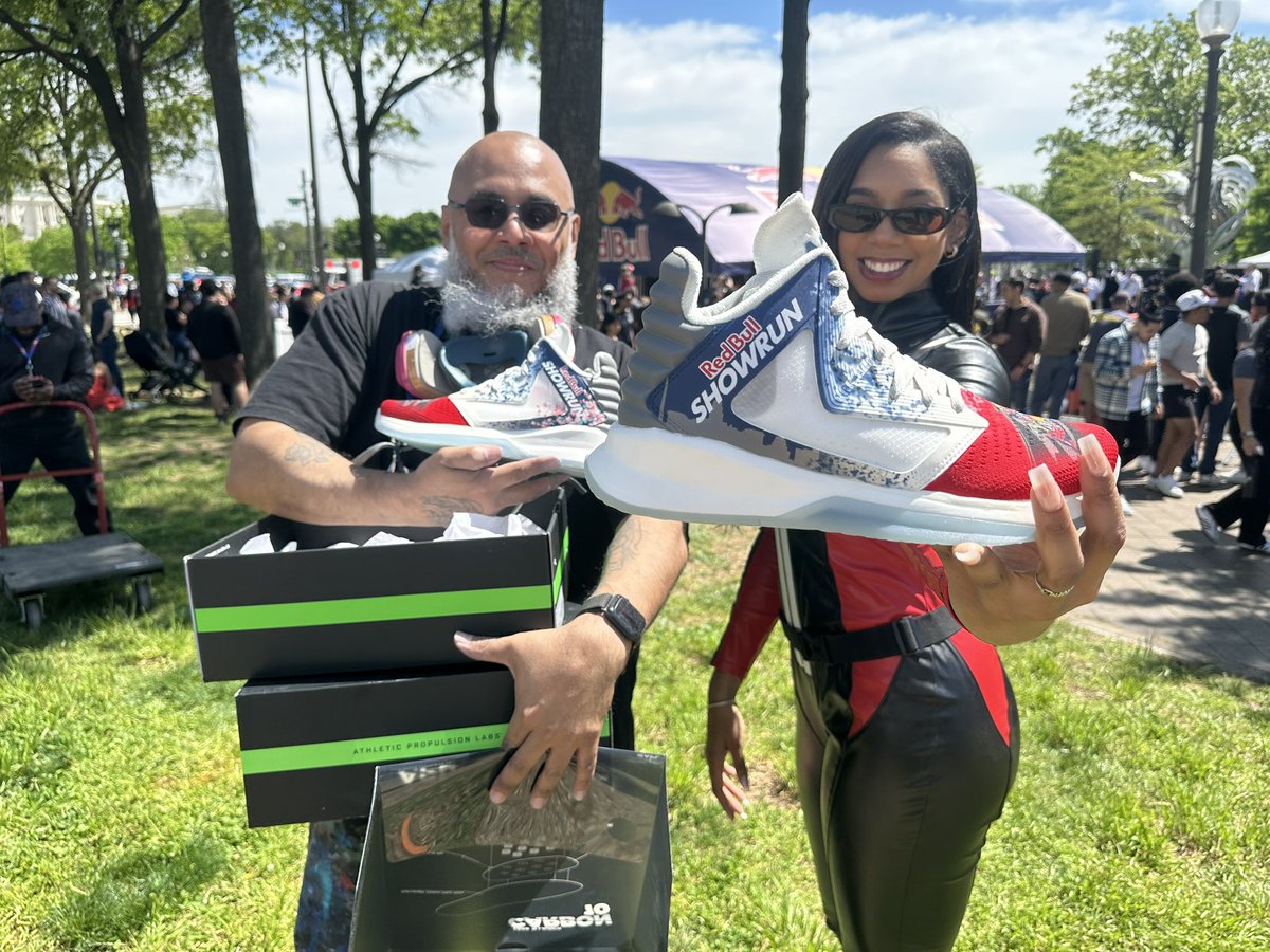Thank you @dezcustomz and @redbull @redbullracing for my custom shoes today. I was so surprised and felt so fly with them #redbullshowrun