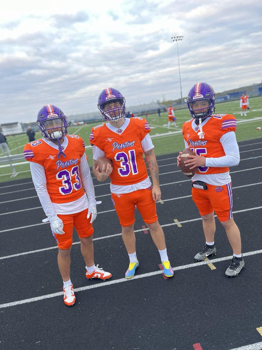 KaydenLibby's tweet photo. @WhitmerAthletic @Whitmer_HS @WhitmerFB whitmer guys stay together (me, @Jcoviii @laraby_donovan) 🤝 semi-pro @FC_Phantoms taking the win today over the gladiators 11-8, 36 yard field goal🙌🏼 more to come!!!🏈🏈🏈1-0 https://t.co/TWxFrXYYQJ