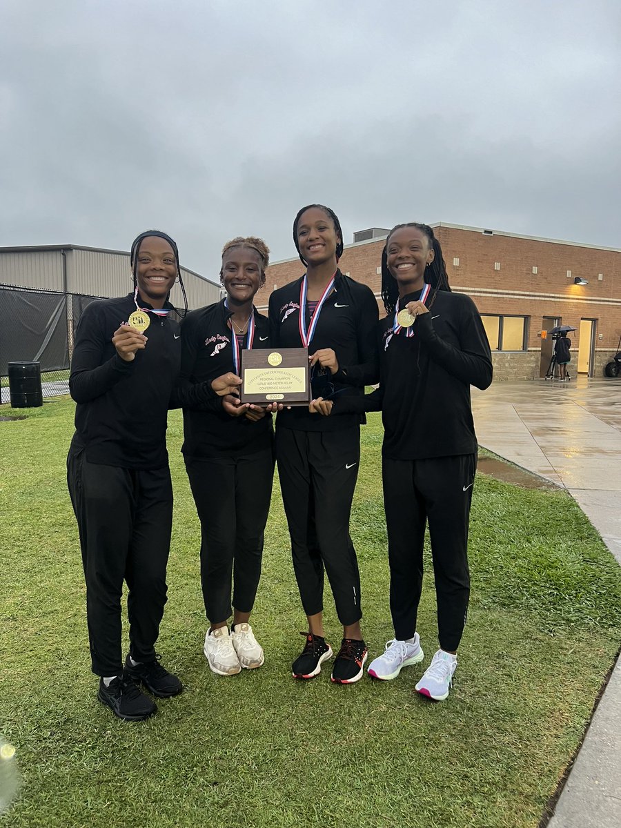 STATE QUALIFIERS!!! 4x200 Relay Regional Champions! Teresa Malone Marigny Thomas Mariah Maxwell Mia Maxwell #StateBound #theAway @HumbleISD_Ath @HumbleISD_AHS