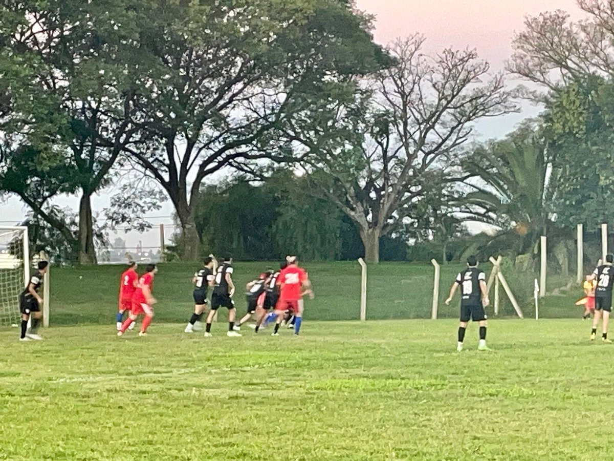 _FerroCarrilFC's tweet photo. โฝ ๐๐ ๐๐ฆ๐ง๐ข๐ฆ๐ข
.
.
๐ Nuevo triunfo de la franja ๐ช
๐ Ferro Carril 3 - Huracรกn 2
โฝ Britez, Cabrera y Machado
#esdegrandes #lahistoriamanda https://t.co/hUMfxBM2eZ