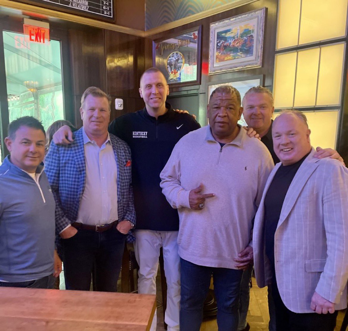 It’s great to see the Football staff and Mark Pope sitting down together. A working relationship between these two powerhouses of UK athletics can only be a positive for them and NIL efforts! #EverythingSchool #KentuckyBasketball #KentuckyFootball #BBN