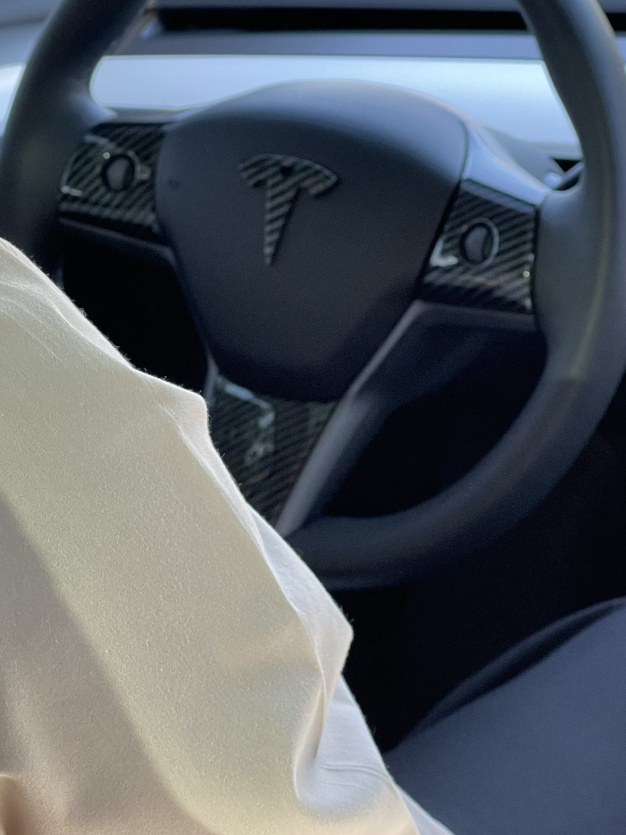 PamTheTrader's tweet photo. My brother is driving us to the wedding reception. Gas is too high so we are taking the Tesla. 🤣😎 ❤️#PamTheTrader https://t.co/I2gOlFnxIm