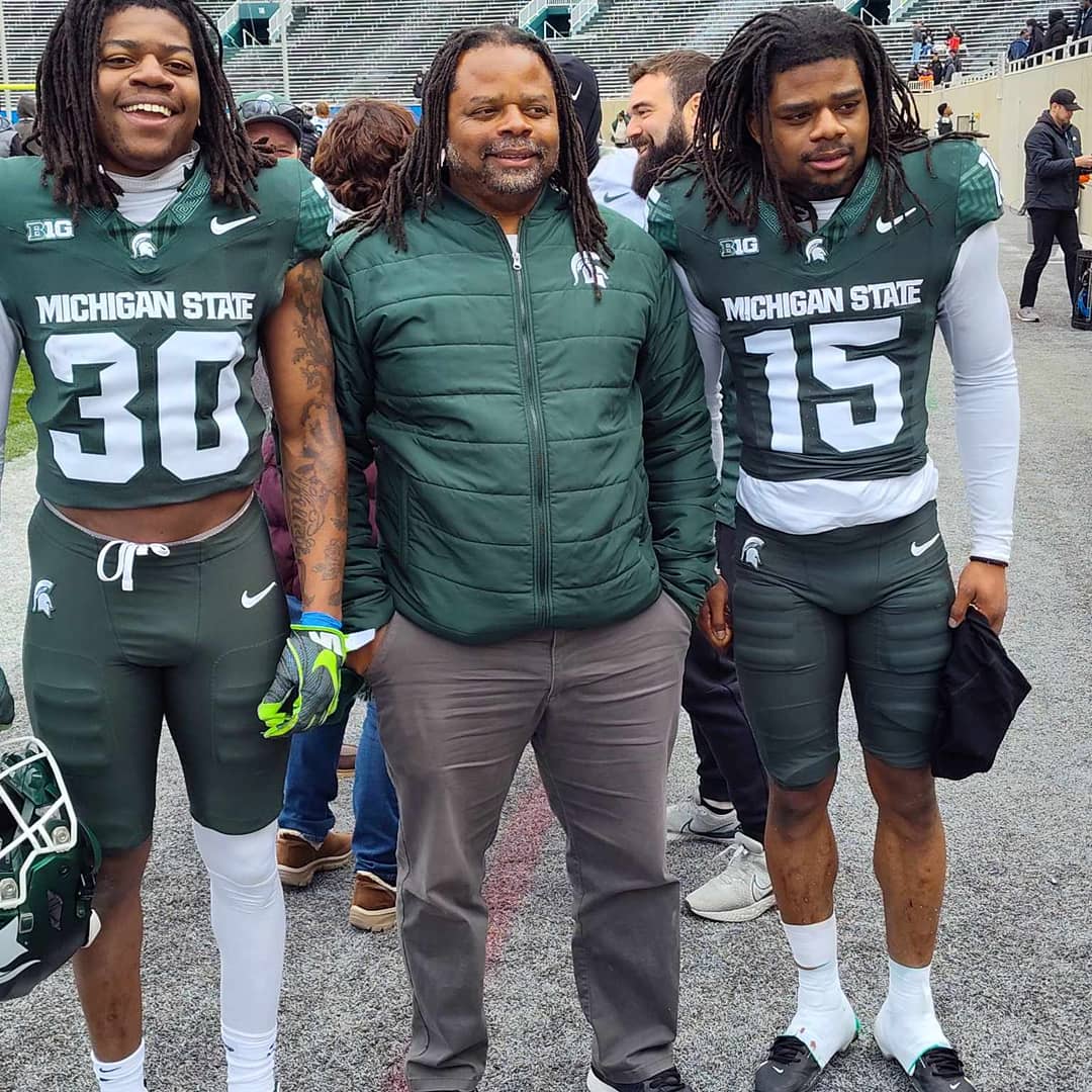 Gelo_Grose's tweet photo. #15 Angelo Grose
#30 Aveon Grose
Michigan State Spring Game
@GroseAngelo  @AveonGrose https://t.co/AvqHqluM6h