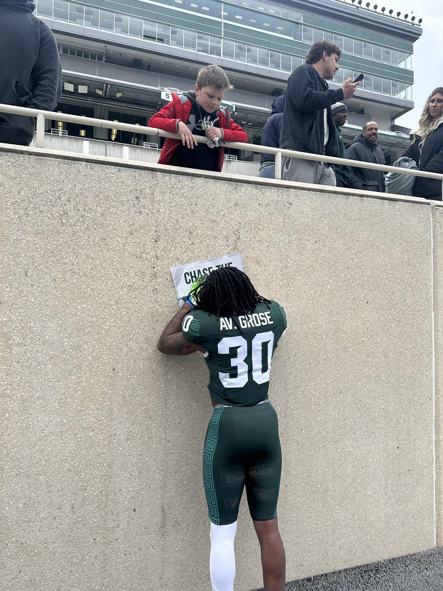 Gelo_Grose's tweet photo. #15 Angelo Grose
#30 Aveon Grose
Michigan State Spring Game
@GroseAngelo  @AveonGrose https://t.co/AvqHqluM6h