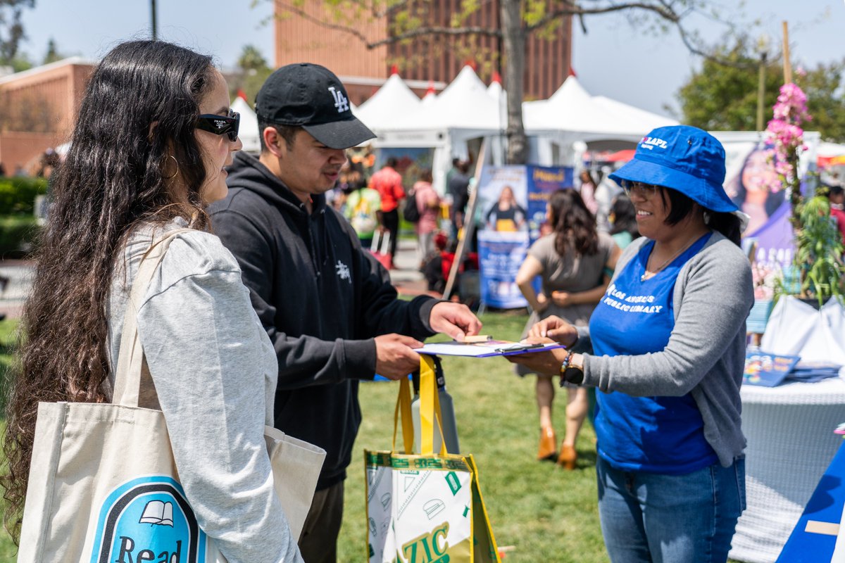 Raise your hand if you signed up for a library card today 🙋🏽‍♀️ If you missed us today, no worries. We’ll be at @latimesfob tomorrow too!

Children & Families - #510
E-media - #314
Latino Outreach - #002
@angelcitypress at LAPL - #119
Book Bike - USC Friends & Neighbors