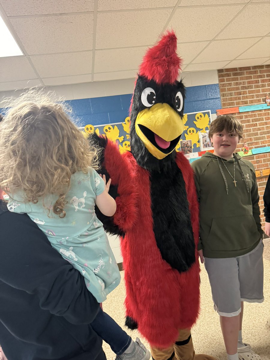 No shortage of smiles & unforgettable memories at the Costello Fair 🎈@troyschools Tremendous work Melanie Harper & Jenni Browzowski 4 organization, recruitment of volunteers!Keri Elliott & Kali Schmidt for the 🎟️ sales & basket!THANK YOU 2 everyone who supports this tradition!!