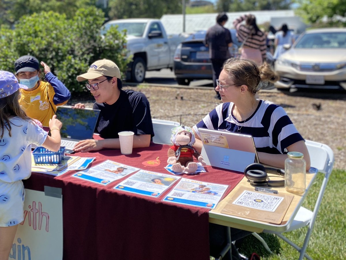 oshakuu's tweet photo. Beautifully sunny time at Picnic Day! Tabling at the Children’s Discovery Fair sharing info about @ucdavisbasclab studies and playing some brain games with the kiddos! https://t.co/YU94F4jmmK