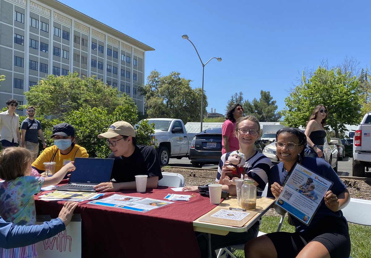 oshakuu's tweet photo. Beautifully sunny time at Picnic Day! Tabling at the Children’s Discovery Fair sharing info about @ucdavisbasclab studies and playing some brain games with the kiddos! https://t.co/YU94F4jmmK