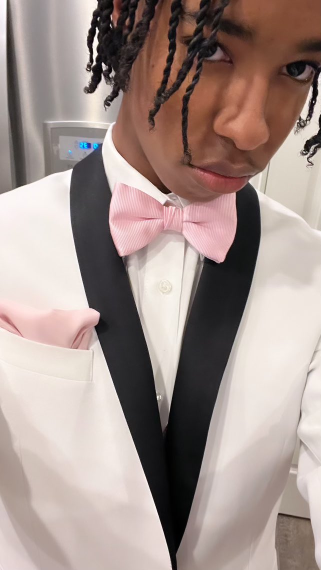 mvttel's tweet image. MY BABY LOOK SO GOOD FOR PROM #ITSLEVELS