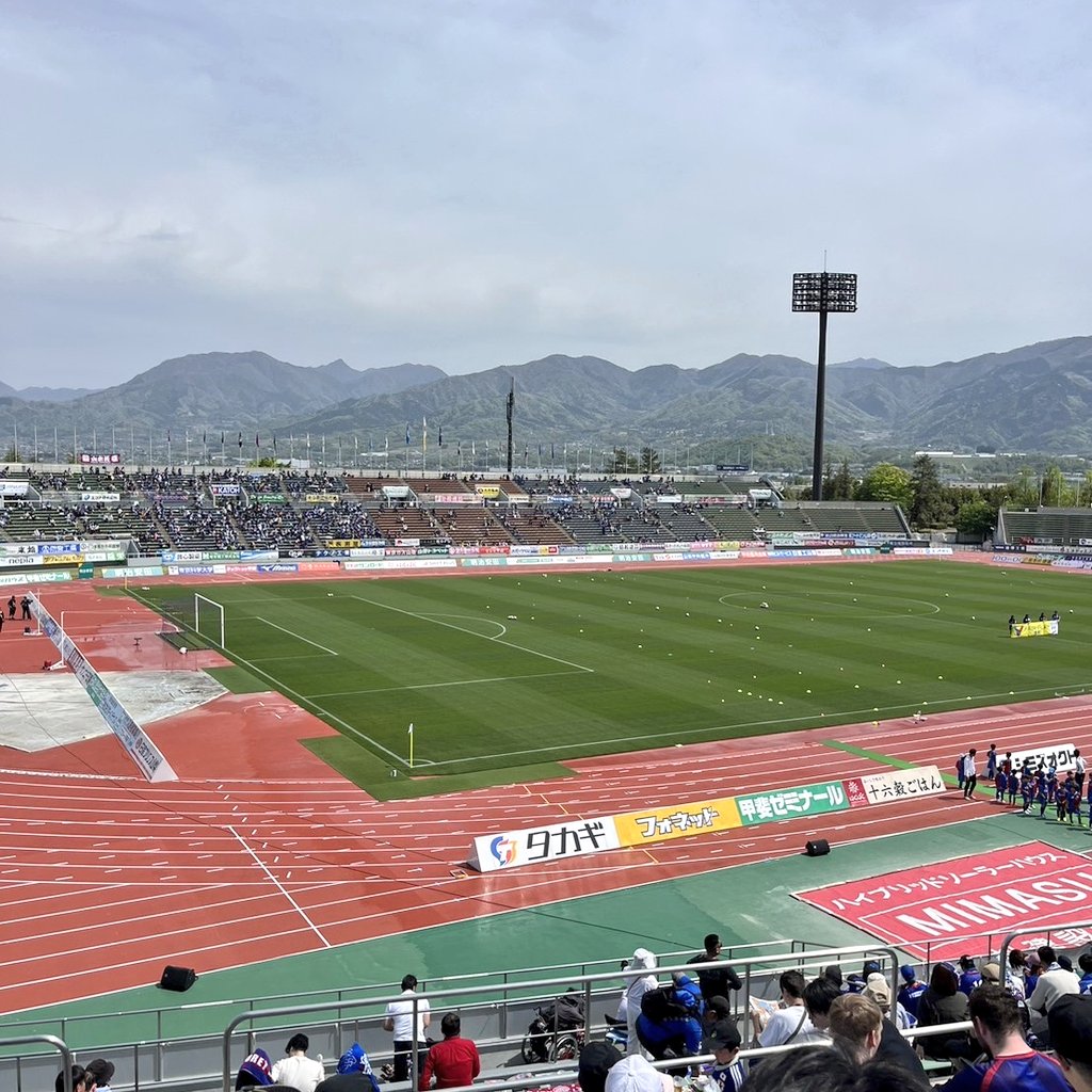 mwarenaproject's tweet photo. 2024明治安田J2リーグ第11節
4.20(土) 14:00KO
vsザスパ群馬
今季、ホーム初勝利の歓喜👏

新スタジアムであれば、ピッチ看板の位置から観られるんだなあ…と想像。
#次は甲府で　#vfk https://t.co/FkOTr5ssPL