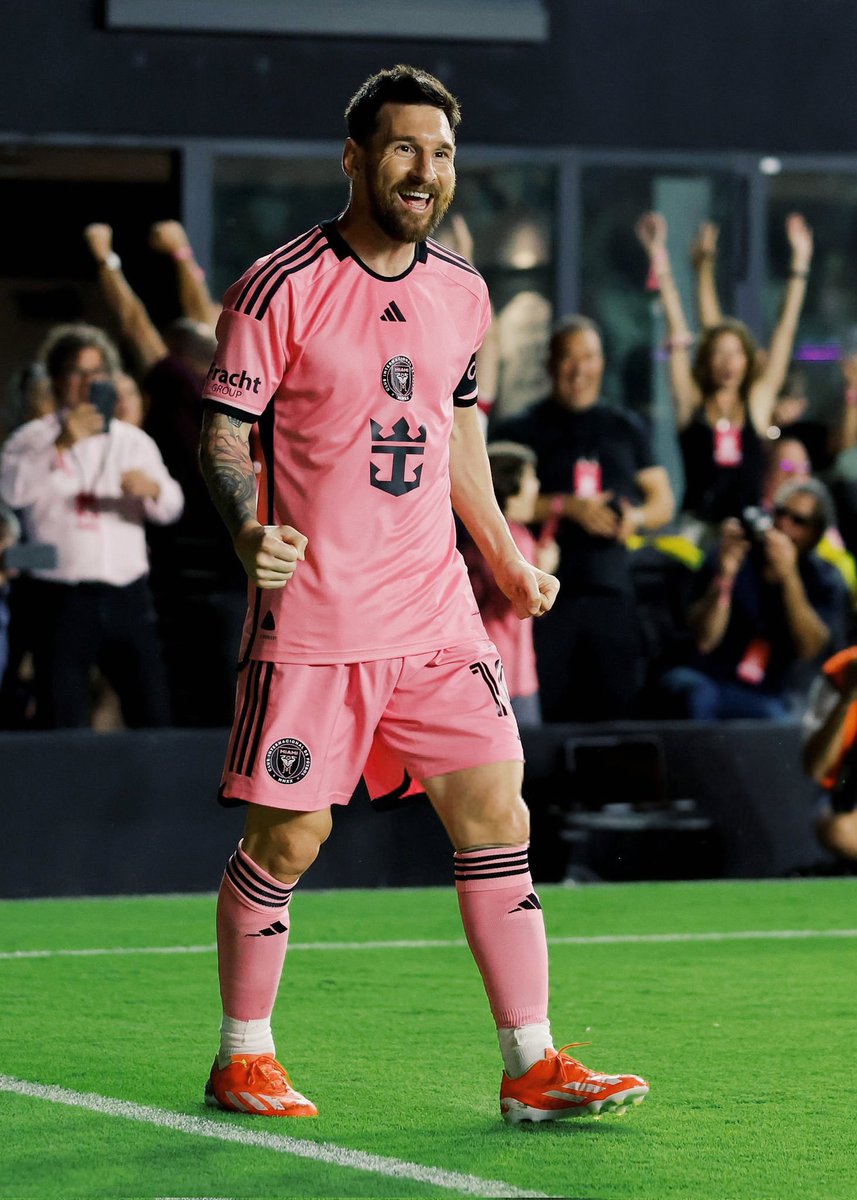 Messias30_'s tweet photo. No te retires nunca. https://t.co/s5obyf7rRK