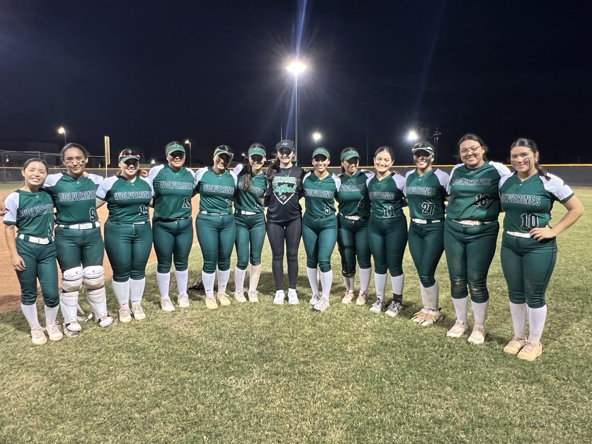 LadyWolverineS4's tweet photo. Our season has come to an end. It was a year full of learning and improvements. We will miss our two seniors but we are ready to continue working together. Till next season. 💚🥎 Go Wolverines!!! https://t.co/q6aCAzOeed